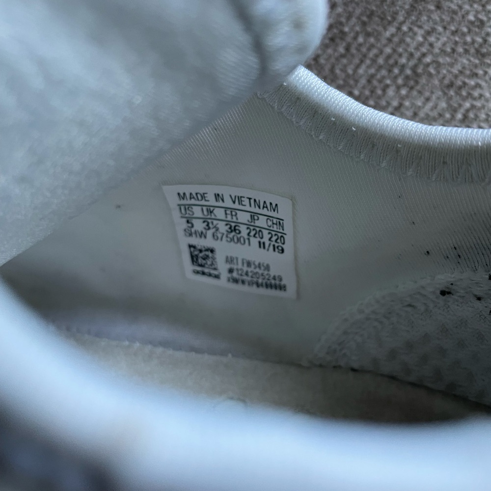 Adidas NMD R1 V2 - Picture 7 of 7